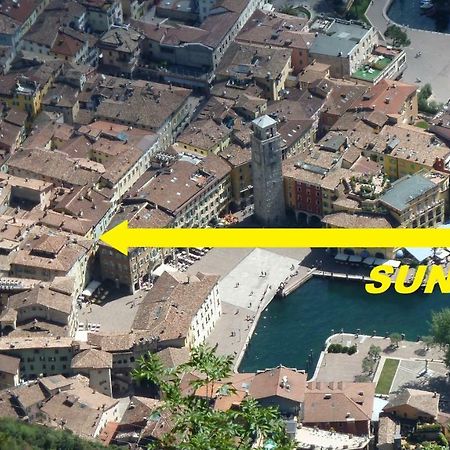 Appartamento Sunrise - Centro Storico N1 加尔达湖滨 外观 照片
