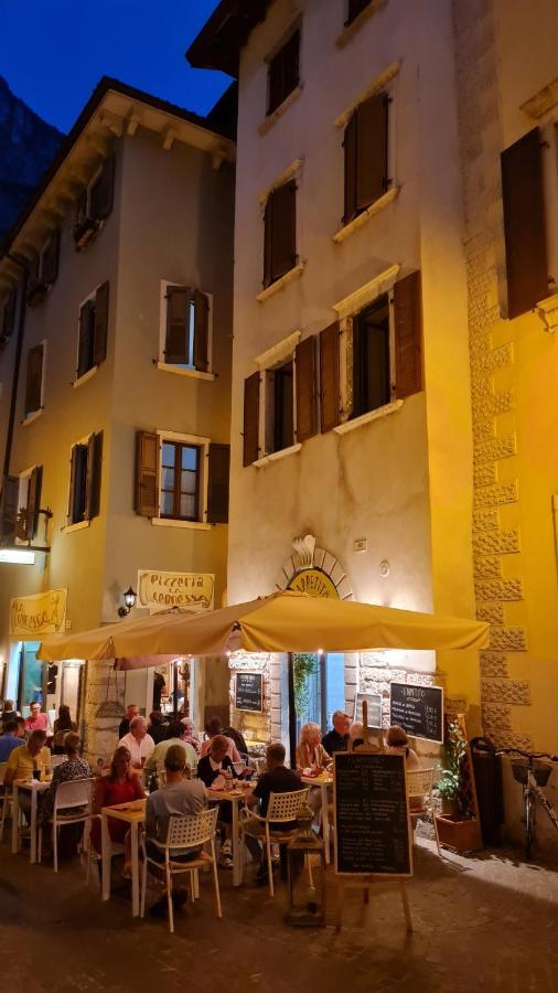Appartamento Sunrise - Centro Storico N1 加尔达湖滨 外观 照片