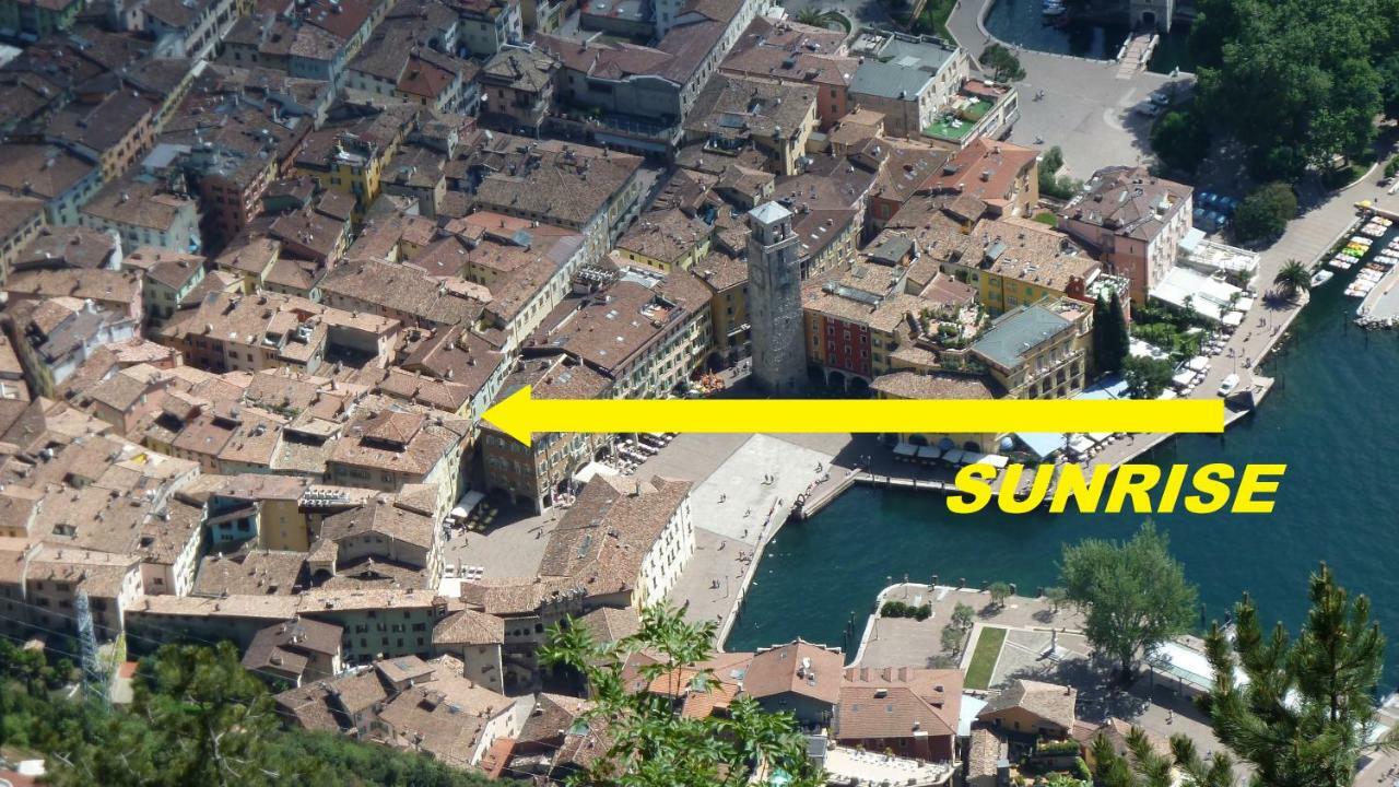 Appartamento Sunrise - Centro Storico N1 加尔达湖滨 外观 照片